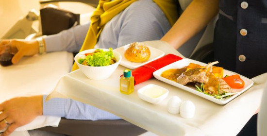 Γιατί ο πιλότος μιας πτήσης δεν τρώει ποτέ το ίδιο φαγητό με τον συγκυβερνήτη και τους υπόλοιπους επιβάτες