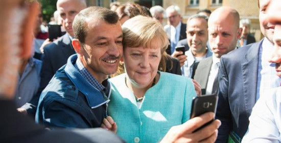 Γερμανία: Η Μέρκελ προτείνει συνεργασία για την προσφυγική κρίση 
