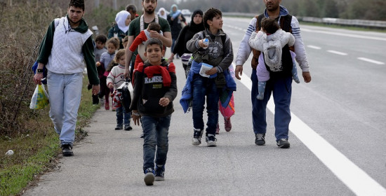 WSJ: Υπάρχει "plan B" για να εγκλωβίσουν τους πρόσφυγες στην Ελλάδα