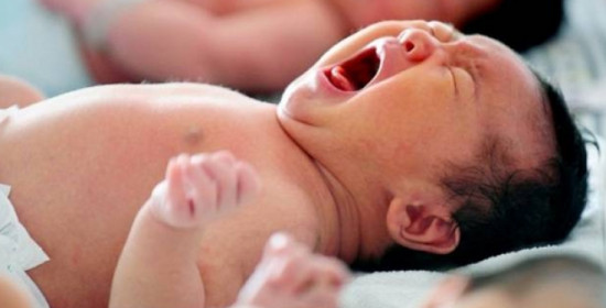 Σε πτώση οι γεννήσεις στην Ελλάδα λόγω κρίσης