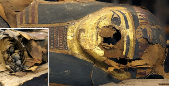 Εκπληκτικό: Ανοιξαν σαρκοφάγο 2.500 ετών -Η άψογα διατηρημένη μούμια και τα δάχτυλα που έμειναν αναλλοίωτα