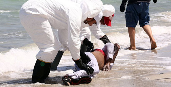 Λιβύη: Εκατόμβη νεκρών στη Ζουάρα - "Παλεύαμε εννέα ώρες με τα κύματα" λένε οι διασωθέντες