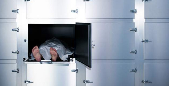 Σοκ: Γυναίκα βρέθηκε ζωντανή μέσα σε ψυγείο νεκροτομείου