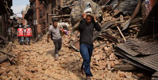Σε κατάσταση εκτάκτου ανάγκης το Νεπάλ: 7.000 νεκροί και ξέσπασμα επιδημιών