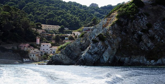 Γοργόνα, ένα νησί επίγειος παράδεισος της Μεσογείου που δεν θέλει κανείς ούτε καν να το επισκεφθεί