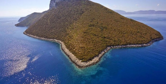Focus: Οι Ελβετοί θέλουν τα ελληνικά νησιά για να . . . σώσουν την Ελλάδα
