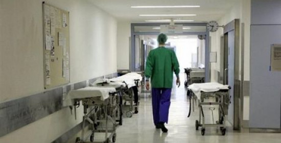 Σε 405 προσλήψεις επικουρικών γιατρών προχωρά το υπουργείο υγείας