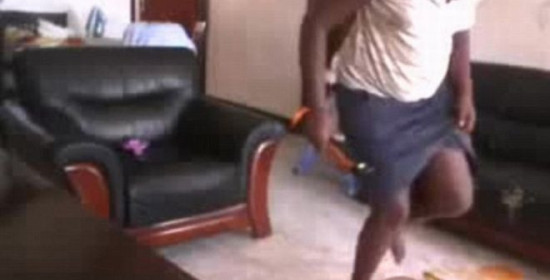 Εξοργιστικό βίντεο: Νταντά κακοποιεί βάναυσα 2χρονο κοριτσάκι
