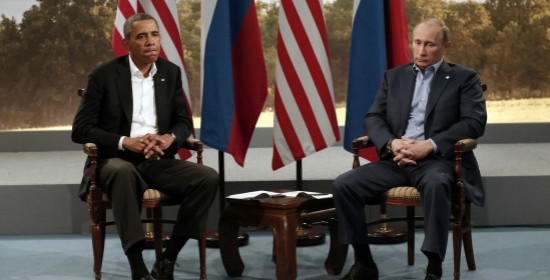 Κρεμασμένοι στο τηλέφωνο ενώ η Ουκρανία διαμελίζεται - Ομπάμα: "Βλαντιμίρ, κάνε πίσω!" – Πούτιν: "Μπαράκ, μη θυσιάζεις τη σχέση μας για την Κριμαία"