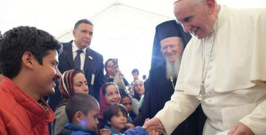 Η επίσκεψη του Πάπα στη Λέσβο μέσα από 32 κλικ στον επίσημο λογαριασμό του 