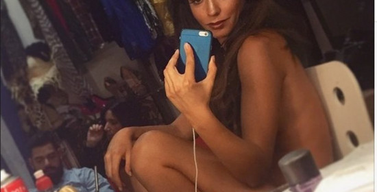 Έλλη Παπαγγελή: Η σέξι ΟΝΝΕΔίτισσα "ξαναχτυπά" με . . . ολόγυμνη "selfie"