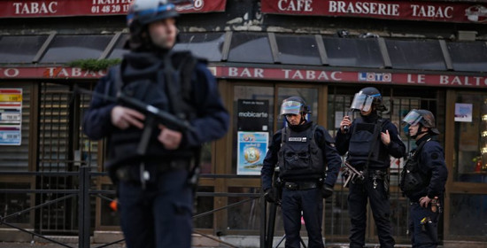 Εφτά συλλήψεις στο Παρίσι - Δύο νεκροί - Έπιασαν ημίγυμνο άντρα