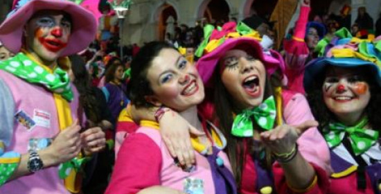 Πάτρα: Η μεγάλη νύχτα του Καρναβαλιού! Κέφι, χρώμα και φαντασία στη νυχτερινή ποδαράτη (photos)