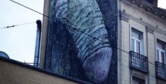 Βέλγιο: Ανθρωποκυνηγητό για τον καλλιτέχνη που ζωγραφίζει . . . πέη σε κτίρια!