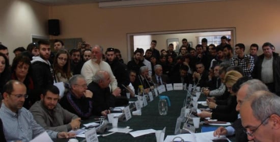 Απ. Κατσιφάρας: Να πάρουν πίσω το σχέδιο "Αθηνά" - Σε εξέλιξη η συνεδρίαση του Περιφερειακού Συμβουλίου