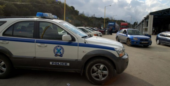 Νεκρός ένας αστυνομικός και δύο κακοποιοί σε ανταλλαγή πυροβολισμών κοντά στα σύνορα με την Αλβανία