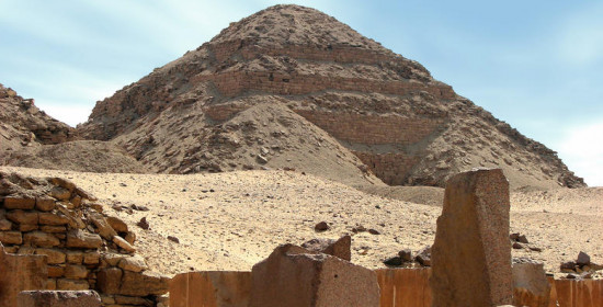 Πλοίο 4.500 ετών βρέθηκε θαμμένο κοντά σε πυραμίδες