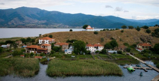Αγιος Αχίλλειος: Το γραφικό νησάκι στις Πρέσπες με τους 21 κατοίκους