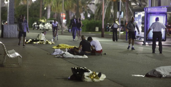 "Πτώματα εκτοξεύονταν στον αέρα σαν κόρινες του μπόουλινγκ": Συγκλονιστικές μαρτυρίες από τη Νίκαια