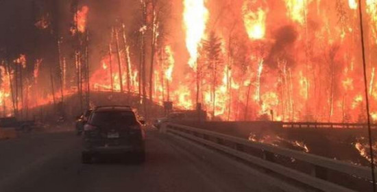 Τεράστια πυρκαγιά στον Καναδά - Εκκένωσαν πόλη 80.000 κατοίκων