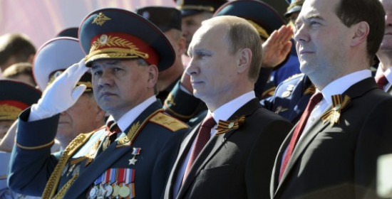 Επίδειξη δύναμης από τον Πούτιν – Στην Κριμαία για πρώτη φορά από την απόσχιση ο πρόεδρος της Ρωσίας – Συγκρούσεις με νεκρούς στη Μαριούπολη