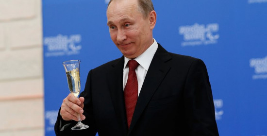 Πλαφόν στην τιμή της βότκας βάζει ο Πούτιν