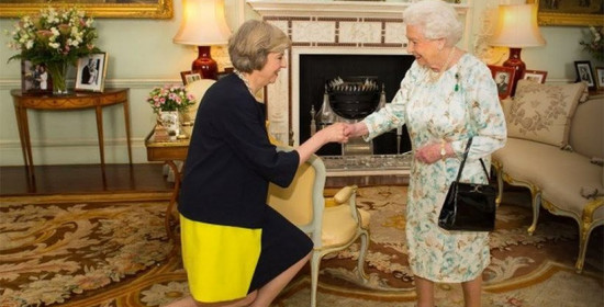 Η βασίλισσα έχρισε νέα πρωθυπουργό της Βρετανίας την Τερέζα Μέι