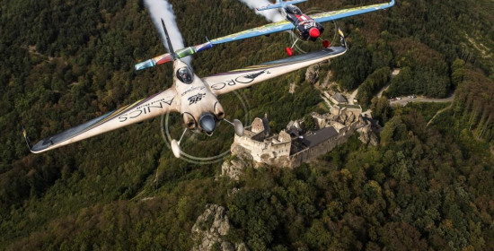 Μάγεψαν πάνω από την Αυστρία οι πιλότοι της Red Bull