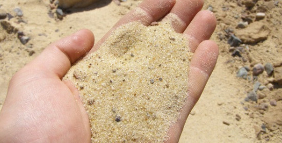 Κλέβουν άμμο για να ζήσουν: Το λαθρεμπόριο που καταστρέφει το περιβάλλον
