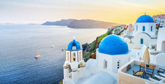 Ξένος τύπος: Οι Ελληνες δεν μπορούν να κάνουν διακοπές στην . . . Ελλάδα - Ακριβή απόλαυση