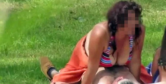 Βίντεο που σοκάρει: Ζευγάρι κάνει σεξ σε πάρκο δίπλα στην κόρη του!