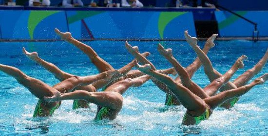 Αστρικές αθλήτριες στη συγχρονισμένη κολύμβηση άφησαν με ανοιχτό το στόμα τους θεατές 