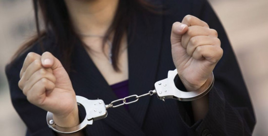Πύργος: Συνέλαβαν 45χρονη για καταδικαστική απόφαση