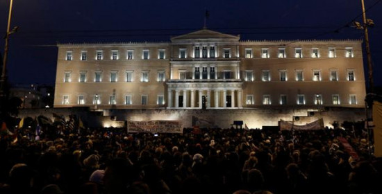 Ανάσα Αξιοπρέπειας: Εκατοντάδες χιλιάδες άνθρωποι διαδηλώνουν στην Ελλάδα και στον κόσμο