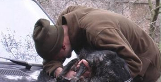 Αχαΐα: Ιερομόναχος πυροβόλησε και σκότωσε κυνηγόσκυλο (video)