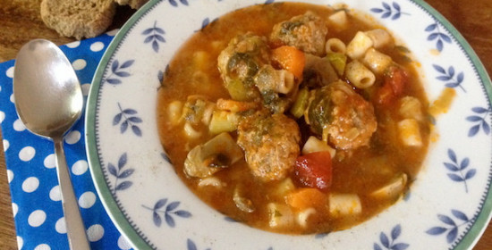 Η συνταγή της ημέρας: Σούπα με λαχανικά και κεφτεδάκια