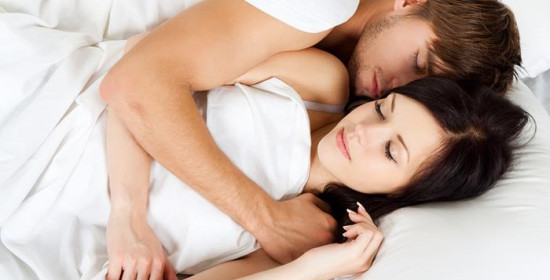 Ζευγάρια: Τι αποκαλύπτει για τη σχέση η στάση στον ύπνο