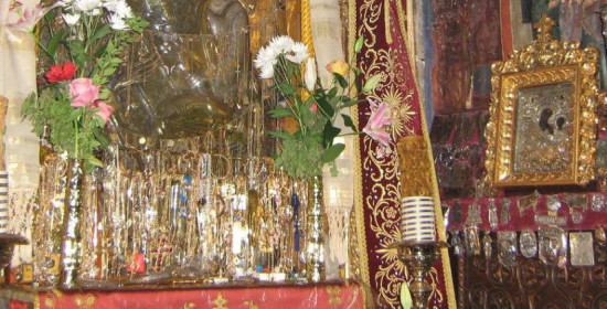 Βουπρασία: Έκλεψαν τάματα από εκκλησία – Στο στόχαστρο και το μοναστήρι στο Σπάτα