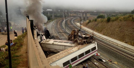 Τραγωδία με εκτροχιασμό τρένου στην Ισπανία - Πάνω από 50 οι νεκροί