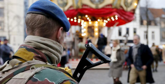 Στη σκιά της τρομοκρατίας τα Χριστούγεννα σε Παρίσι και Βρυξέλλες
