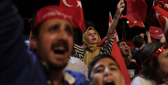 Liberation: Η Τουρκία βυθίζεται γρήγορα και σε οικονομική κρίση
