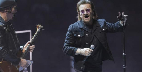 Οι U2 διέκοψαν ξαφνικά τη συναυλία τους - H σοκαριστική στιγμή που Bono «χάνει» τη φωνή του