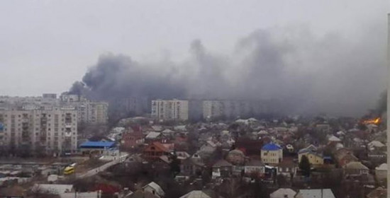 Ουκρανία: Τουλάχιστον 20 νεκροί από βομβαρδισμό στη Μαριούπολη