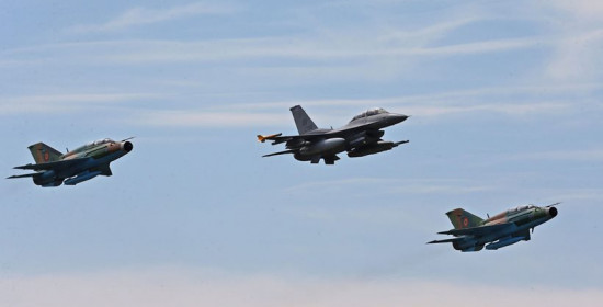 Αμερικανικά μαχητικά F-22 πέταξαν πάνω από τη Ν. Κορέα