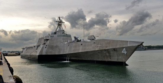 Στη Σιγκαπούρη έφτασε το νέο πολεμικό πλοίο των ΗΠΑ USS Coronado