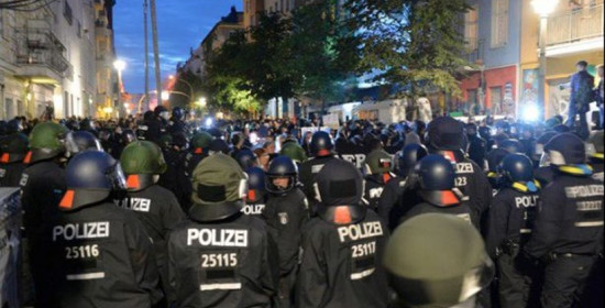 Κόλαση στο Βερολίνο: Συγκρούσεις διαδηλωτών με 123 αστυνομικούς τραυματίες