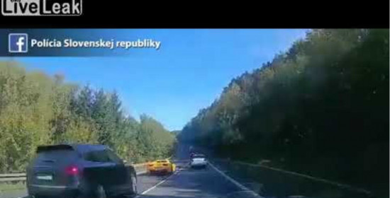 Βίντεο: Φρικτό τροχαίο δυστύχημα όταν τρεις οδηγοί Φεράρι, Πόρσε και Μερσεντές έκαναν αγώνα ταχύτητας 