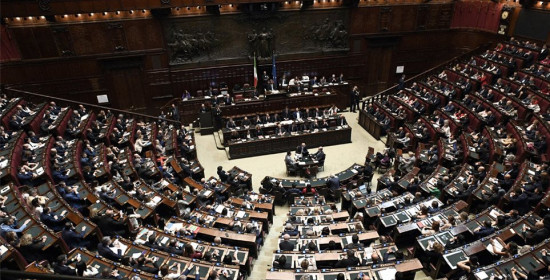 Ρώμη: Δεν θα πάρουμε πίσω τα κοινωνικά μέτρα - Γιούνκερ: Δεν συγκρίνω την Ιταλία με την Ελλάδα 