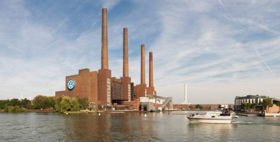 Βόλφσμπουργκ: Η πόλη που χτίστηκε και ζει χάρη στη Volkswagen -Το σήμα VW υπάρχει παντού, οι κάτοικοι αναπνέουν από και για το εργοστάσιο