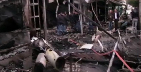 Κόλαση φωτιάς από έκρηξη στο Χαϊδάρι – Καναπές "εκτοξεύτηκε" στην κορυφή δέντρου! (video)